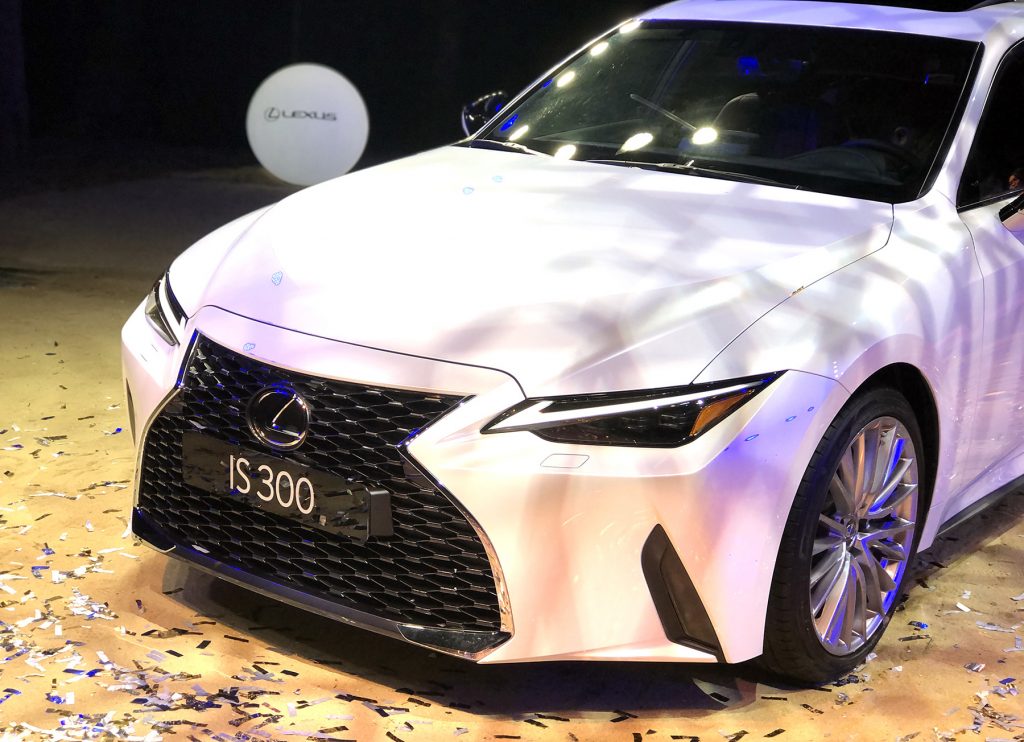 Lexus IS bản 2021 chính thức mở bán tại Việt Nam 